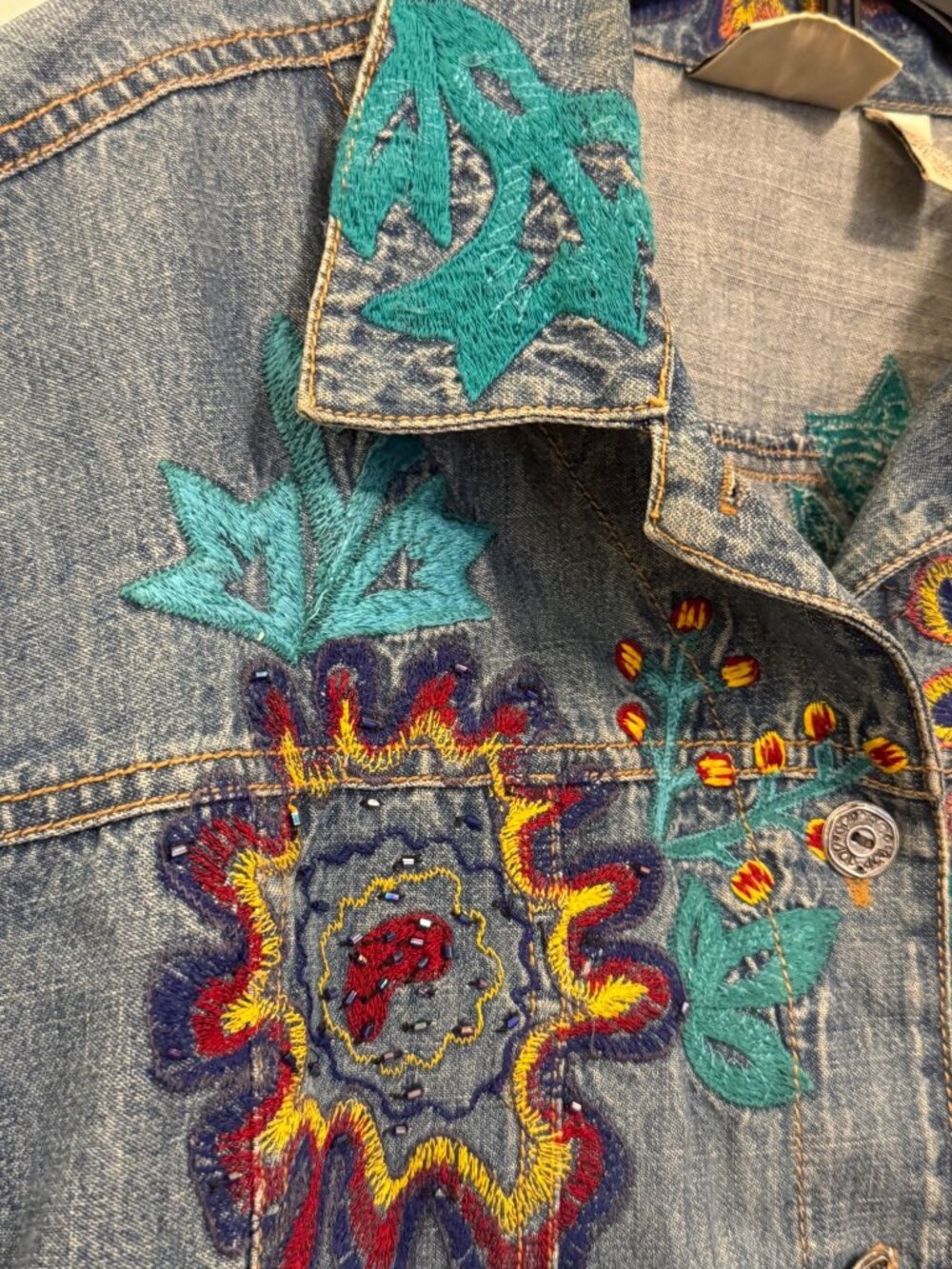 Vintage Chicos Design Womens Embroidered Denim Jacket Size 1 Floral Boho Style - Picture 5 of 7